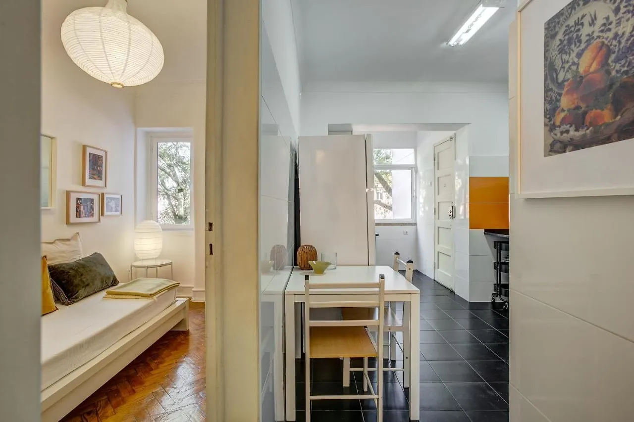 Hip And Spacious Tm Flat In Areeiro Lisboa