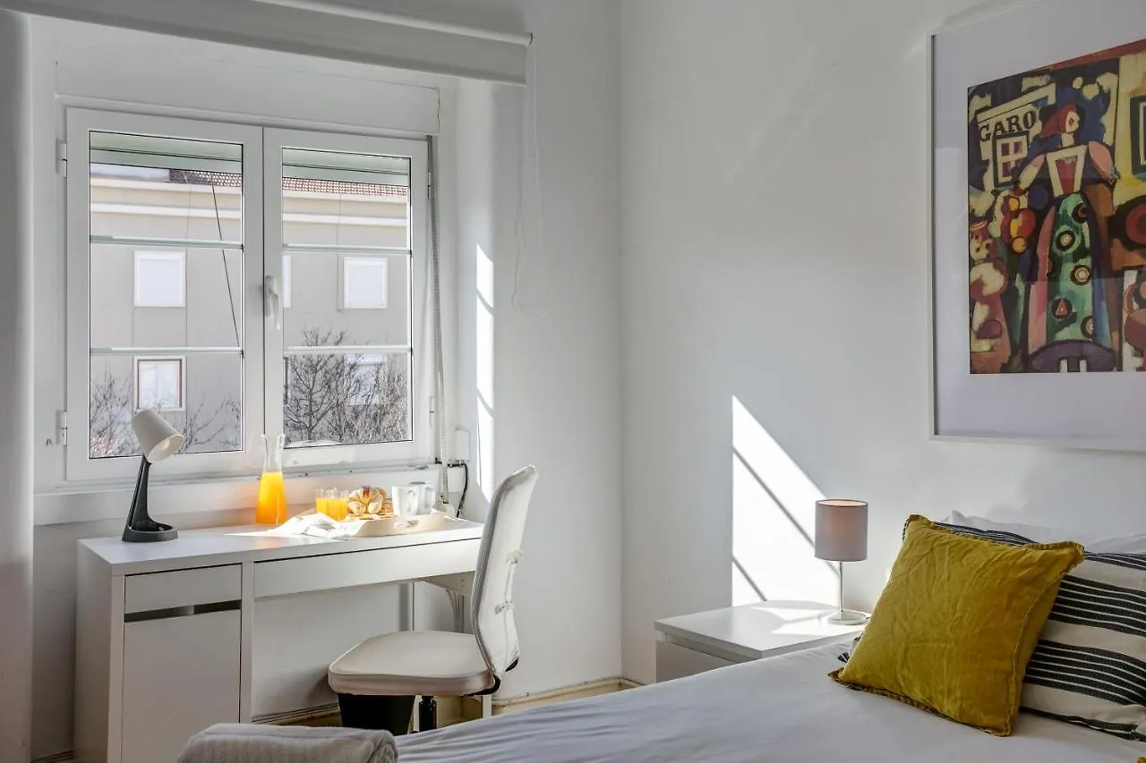 Hip And Spacious Tm Flat In Areeiro Lisboa شقة