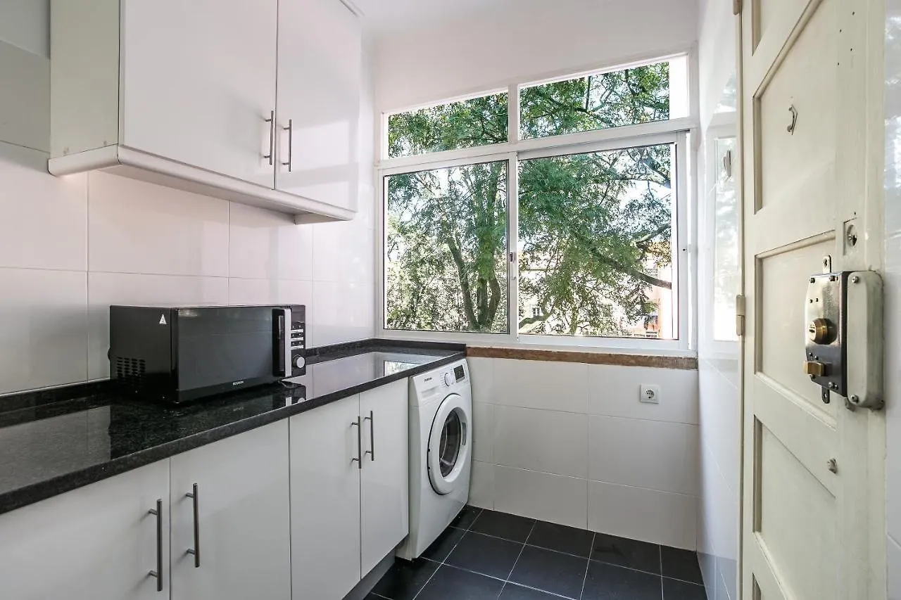 Hip And Spacious Tm Flat In Areeiro Lisboa Lejlighed
