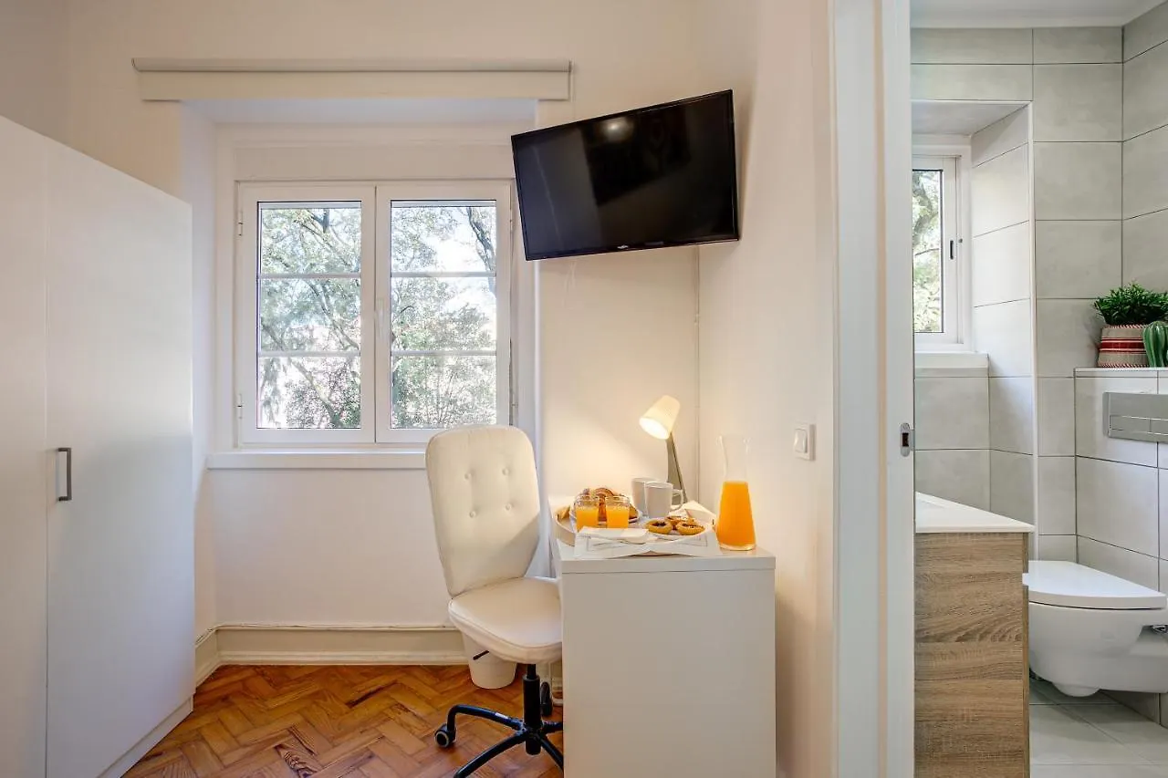 Hip And Spacious Tm Flat In Areeiro Lisboa