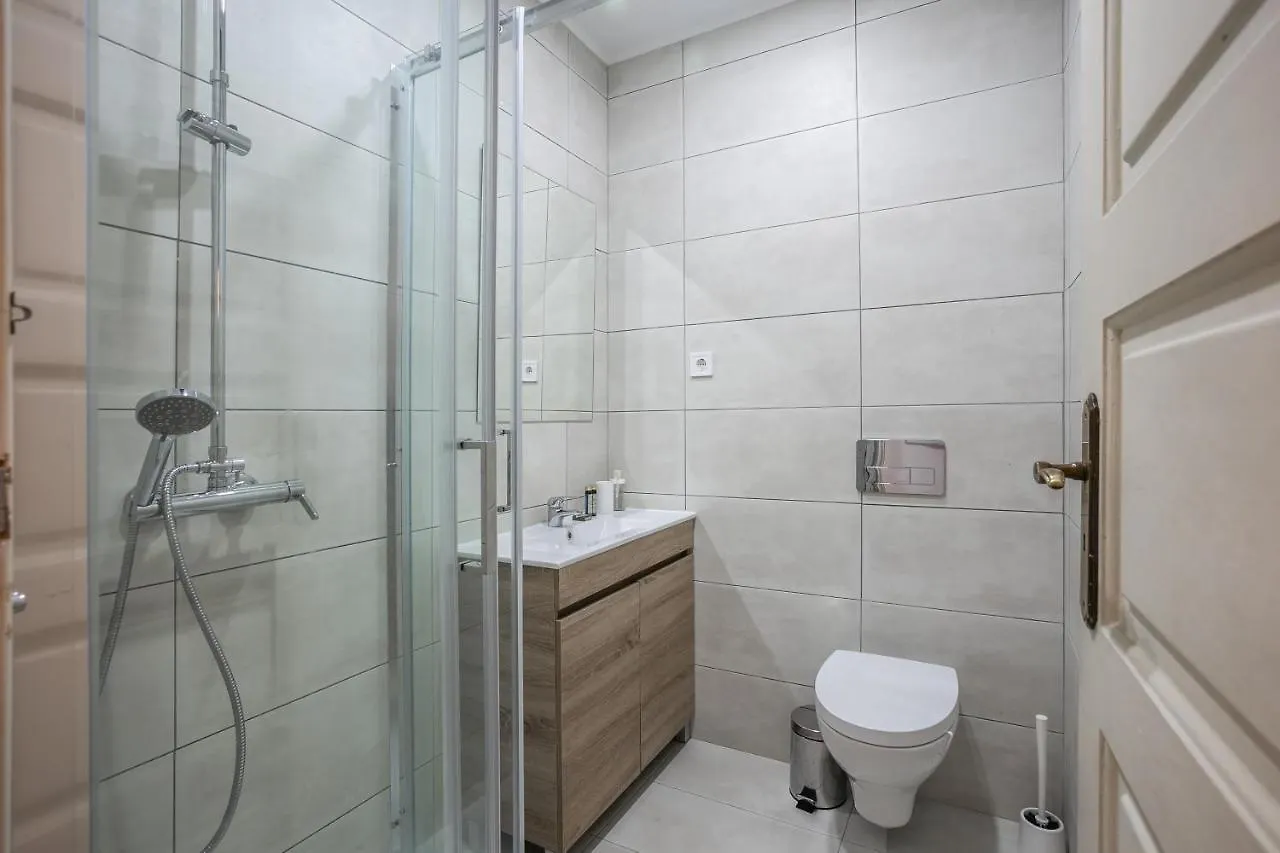 Hip And Spacious Tm Flat In Areeiro Lisboa Lejlighed