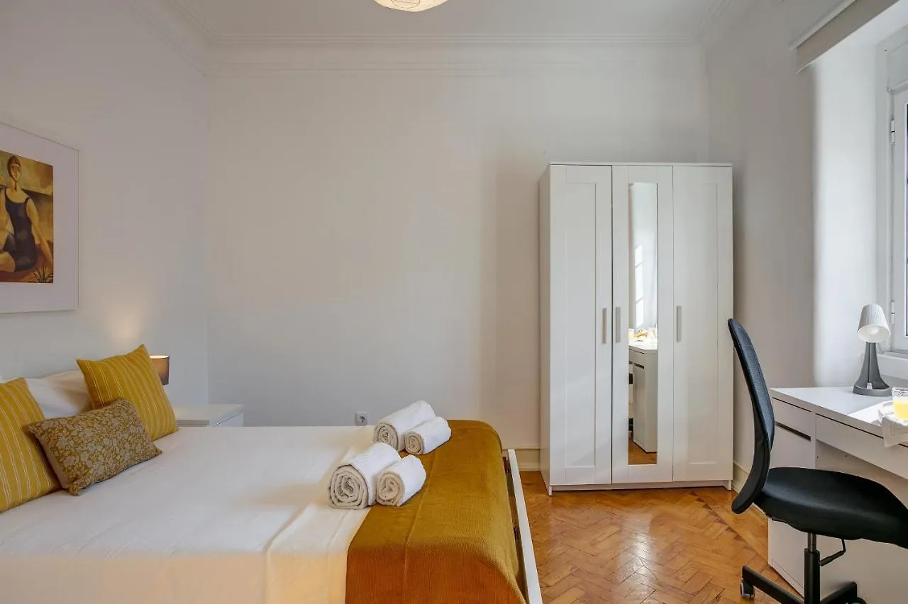 Hip And Spacious Tm Flat In Areeiro Lisboa